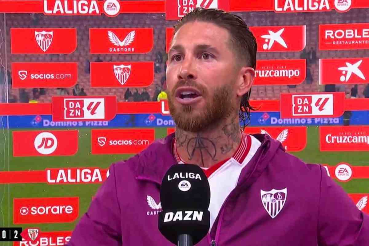 Sergio Ramos se encara contra un aficionado.