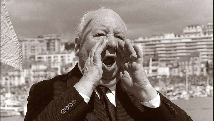 Hitchcock tomándose una fotografía gritando durante el Festival de Cannes.