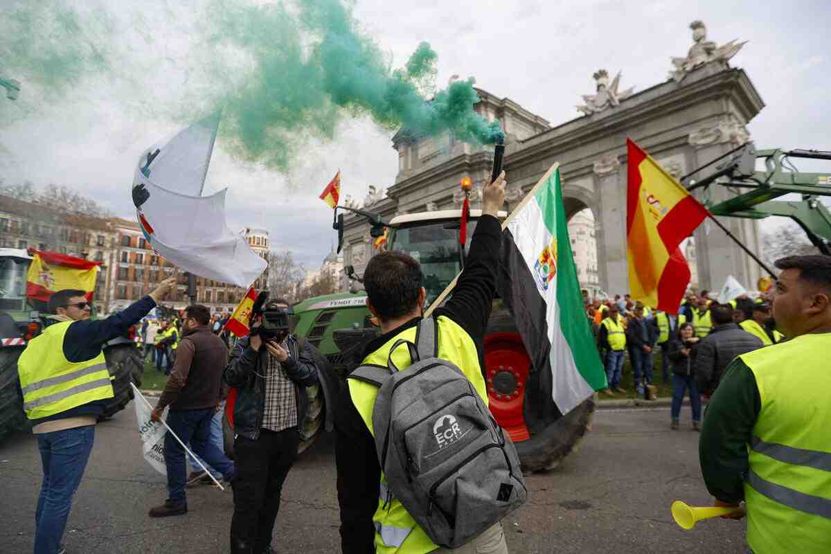 Agresión a dos reporteros de 'Al Rojo Vivo'.